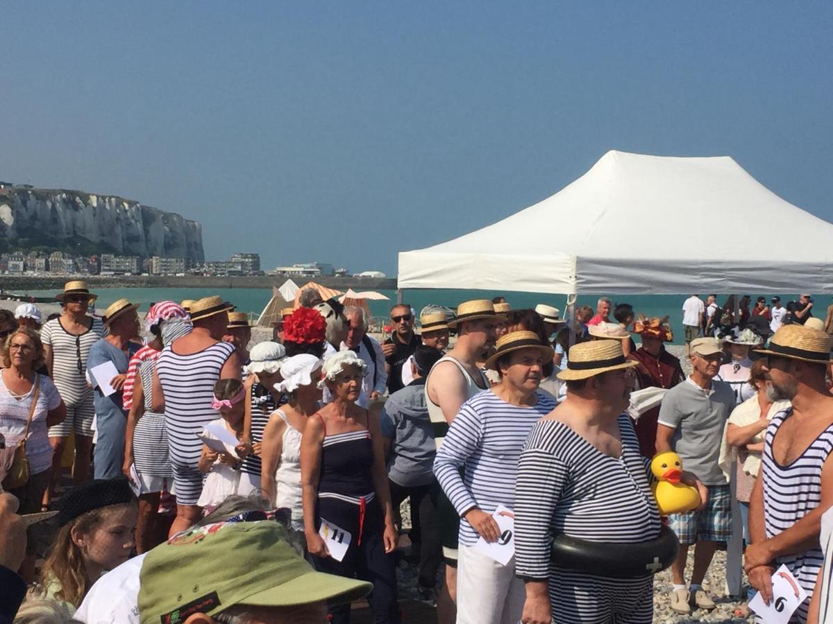 Entre Mer Et Falaises Le Treport Bagian luar foto